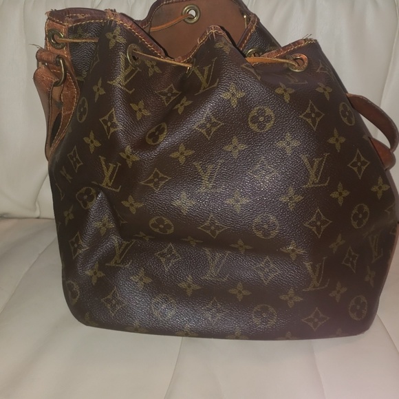 Louis Vuitton - Picture 3 of 7